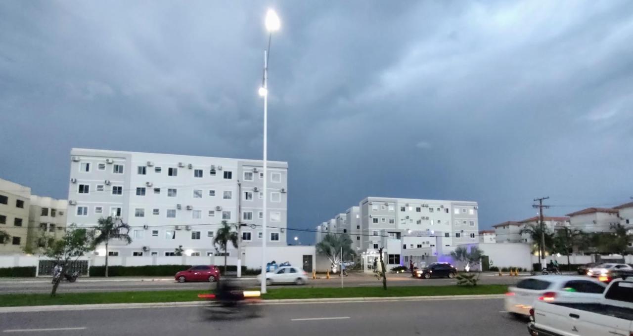 Apto, 2/4, 2 Ar-condicionados E Bem Localizado. Apartamento *