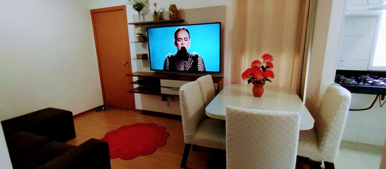 Apto, 2/4, 2 Ar-condicionados E Bem Localizado. Apartamento *