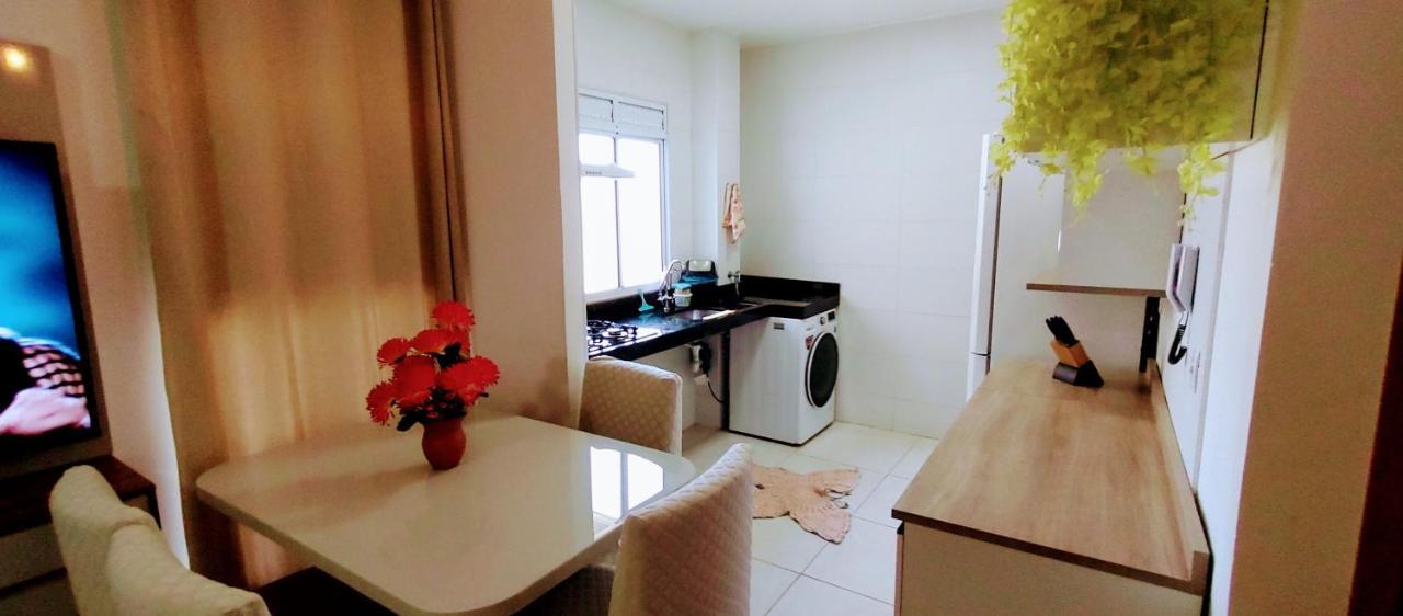 Apto, 2/4, 2 Ar-condicionados E Bem Localizado. Apartamento *